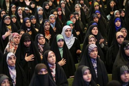 انقلاب اسلامی هویت مستقل زن را احیاء کرد