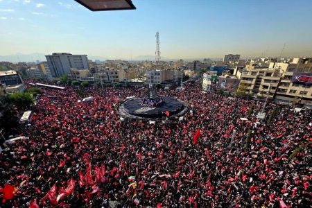 قافله سالار عشق به خیابان آزادی رسید