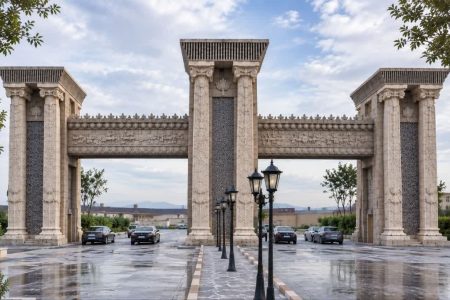 ورودی ابهر با نمادهای تاریخی تکمیل می‌شود